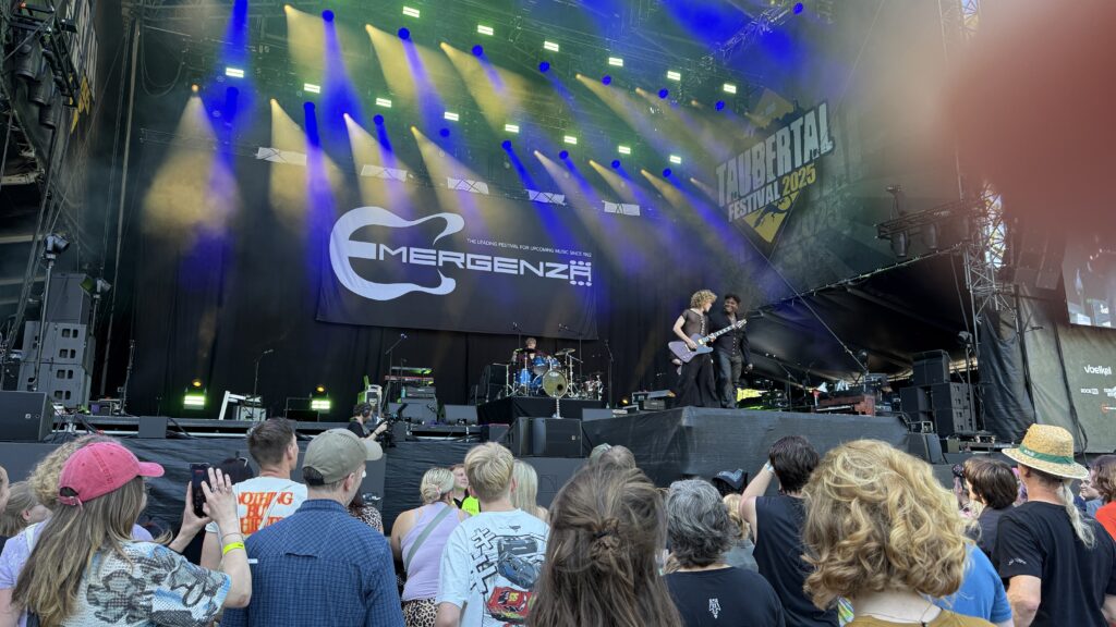 Mainstage_CrimsonBloom